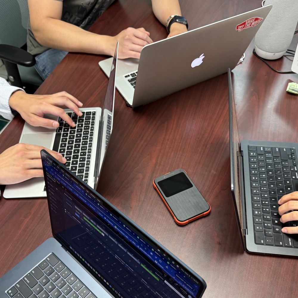 Solis Pro 5G Mobile Hotspot and Power Bank with Lifetime Data